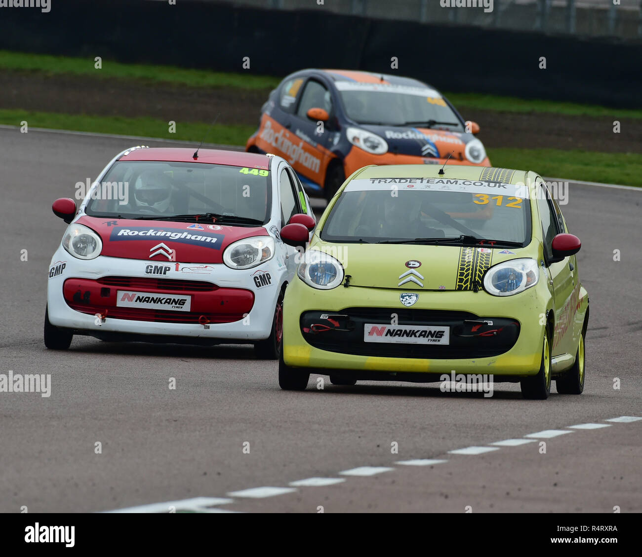 Sean Whatley, Christopher Perkins, Citroen C1, Thomas, Stuart Wright, Citroen C1, un'ora di gara, Rockingham Super Send-Off, Rockingham Motorsport Foto Stock