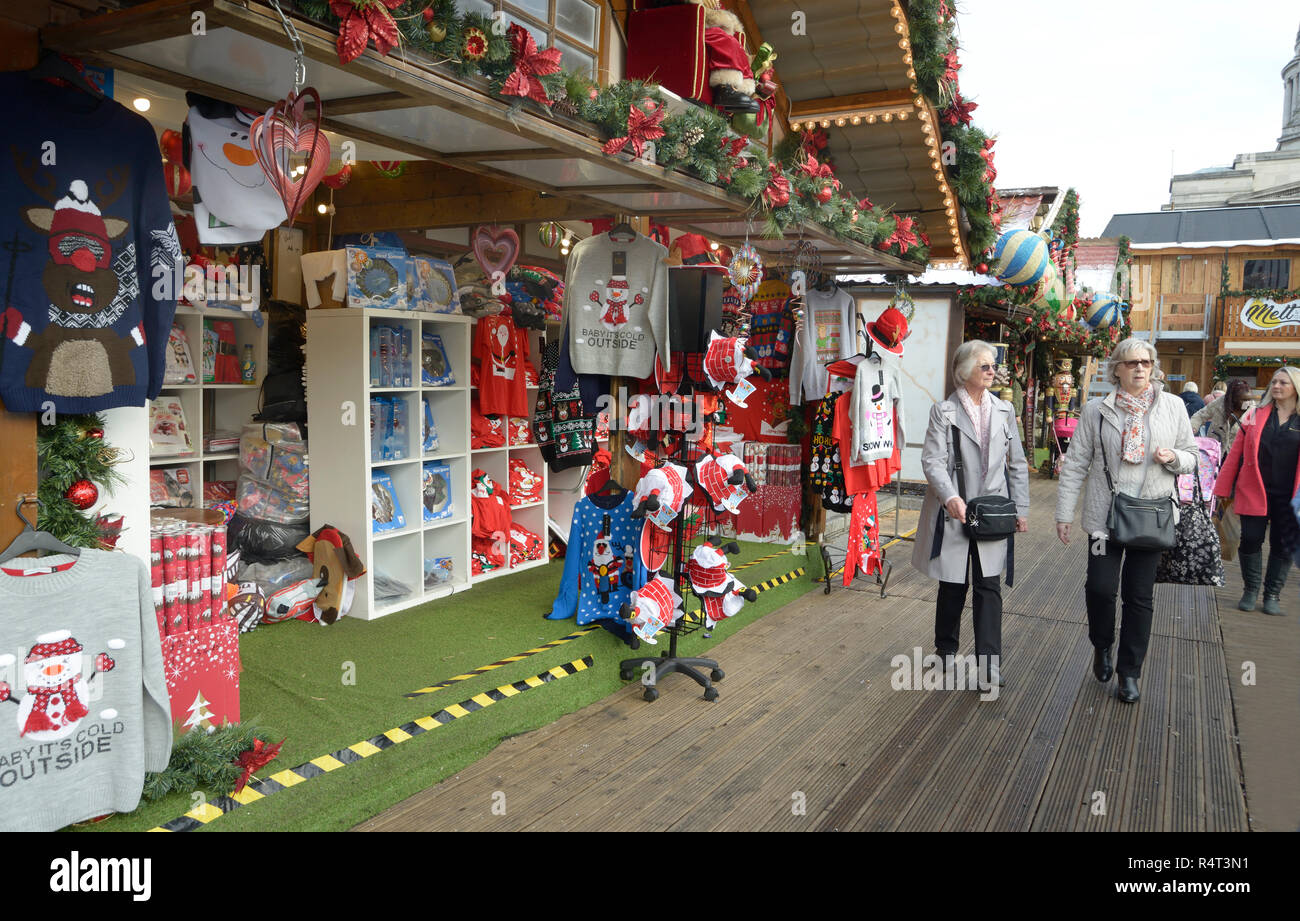 Il Boardwalk, e bancarelle, al Winter Wonderland, Nottingham Foto Stock