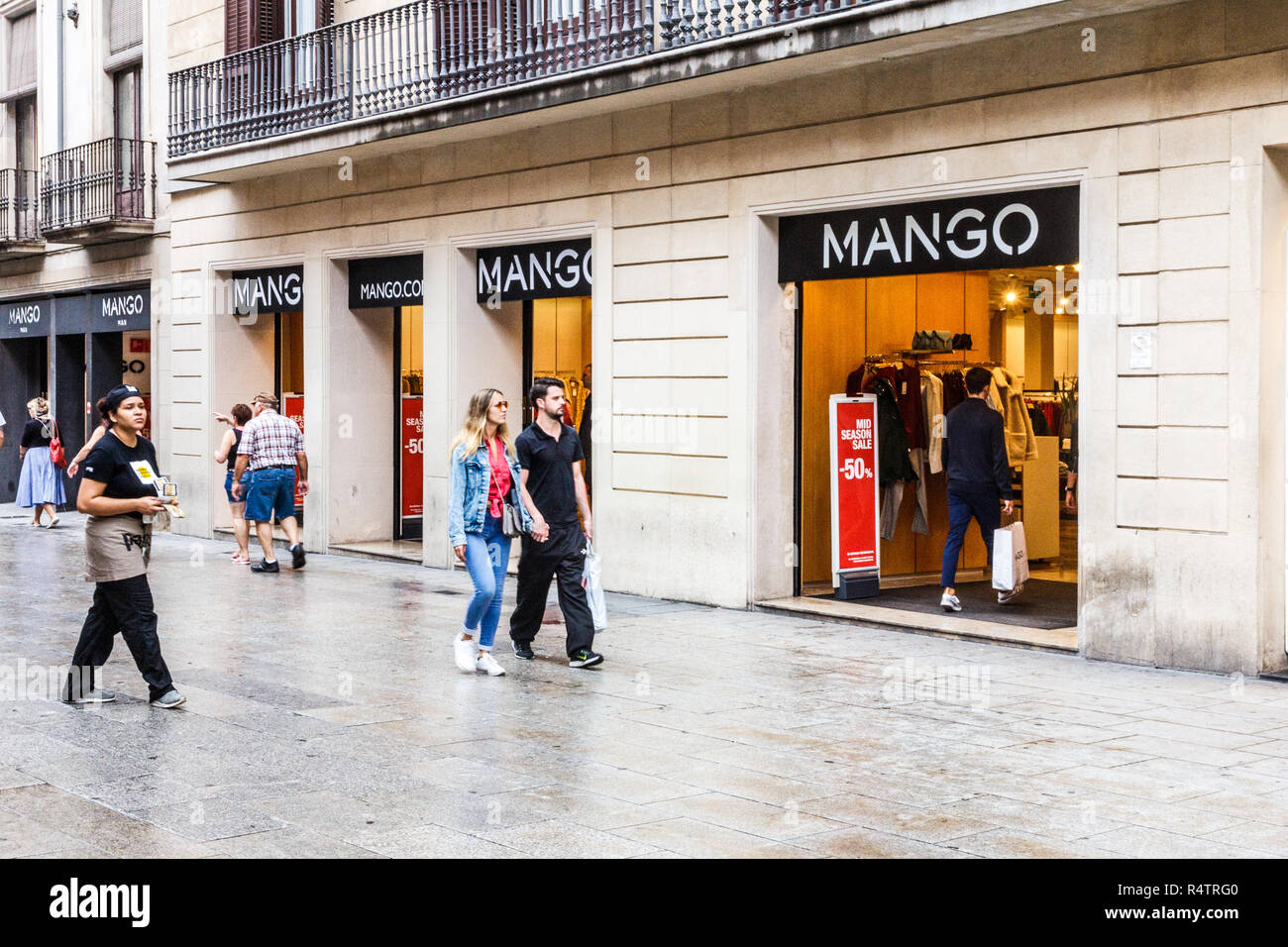 Mango clothing retail shop immagini e fotografie stock ad alta risoluzione  - Alamy