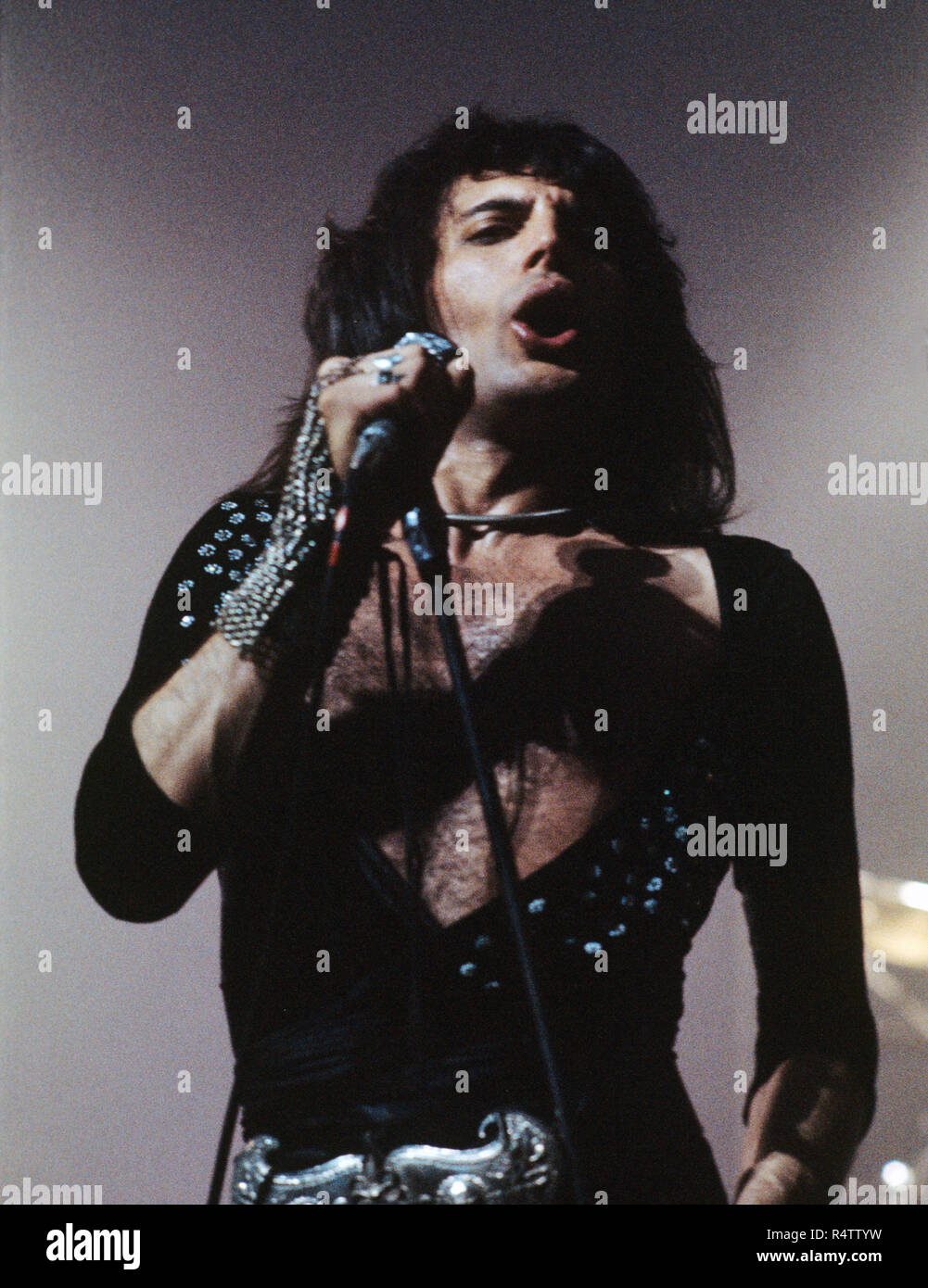 Paesi Bassi - gennaio 29: AHOY Foto di Queen Freddie Mercury John Deacon & Brian può eseguire sul palco (foto Gijsbert Hanekroot) *** Caption locale *** Regina Foto Stock