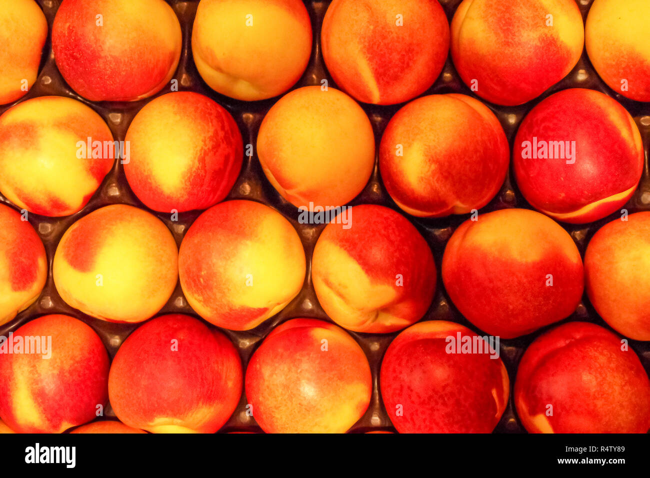 Fresco e organica frutta pesche Foto Stock
