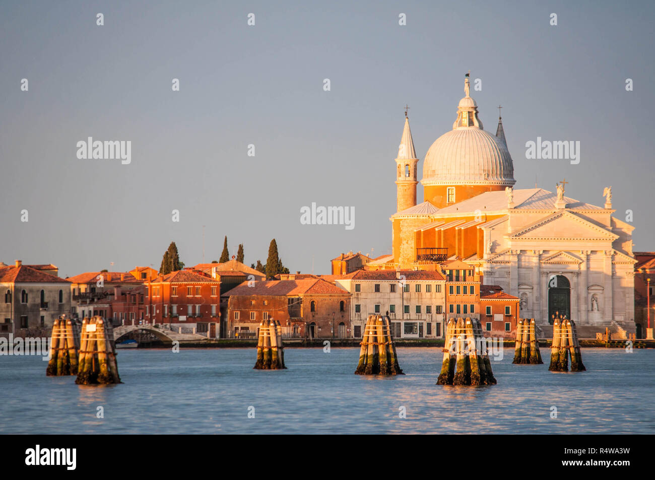 Bella mattina a Venezia , Venezia, Italia, ormeggio per barche Foto Stock