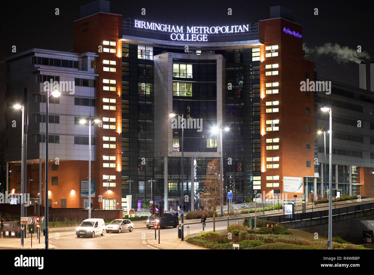 La parte esterna del metropolita di Birmingham College situato nell'Eastside di Birmingham conosciuta come il quartiere di apprendimento Foto Stock