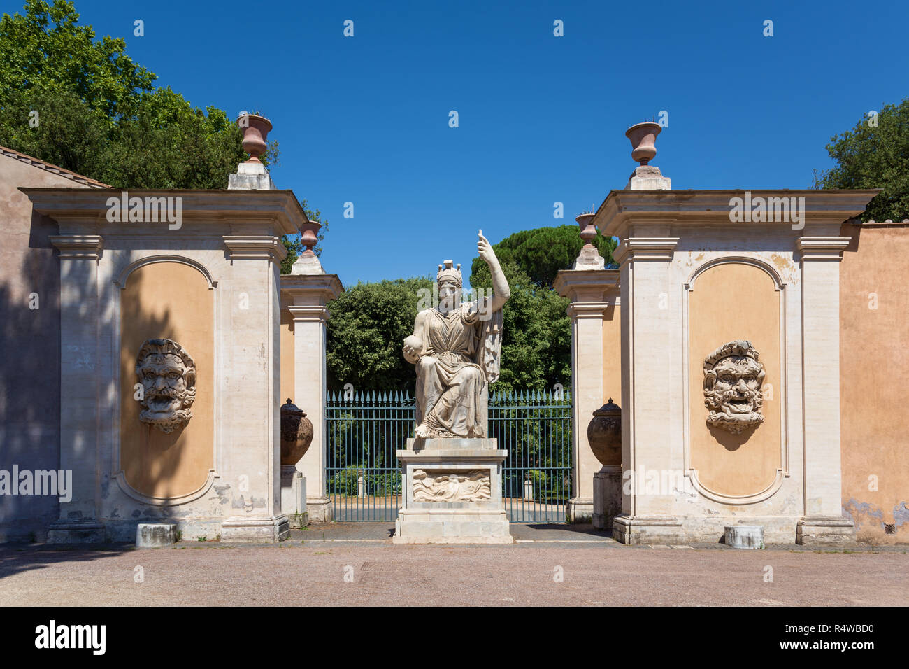 La Statua della Dea Roma, Villa Medici, Roma, Italia Foto Stock