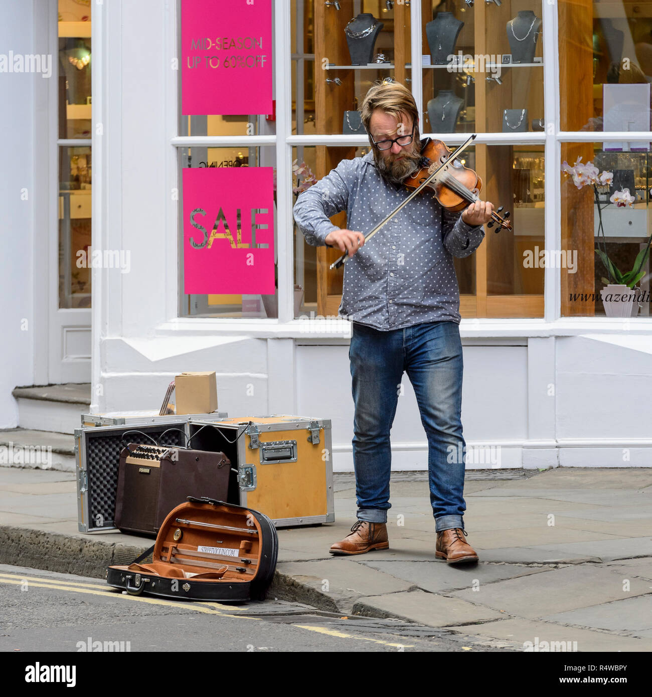 Rupert engledow suonando immagini e fotografie stock ad alta