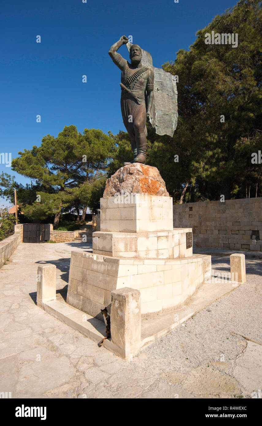 Scultura di statista cretese Eleftherios Venizelos nel cimitero che si affaccia, Hania, Creta. Foto Stock