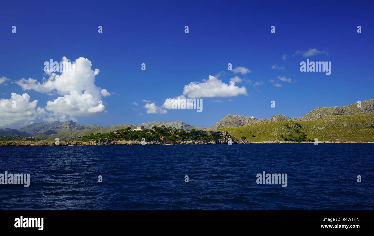 PORT DE Pollenca, Maiorca, Spagna - 5 ottobre 2018: fortezza storica La Fortaleza Predio de Albercuitx, riprese posizione della BBC1's "il Night Manager. Foto Stock