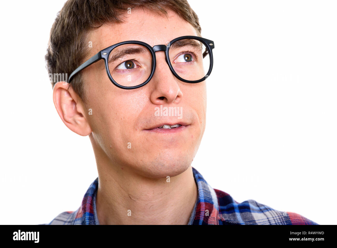 Close up uomo pensando indossando occhiali da vista Foto Stock