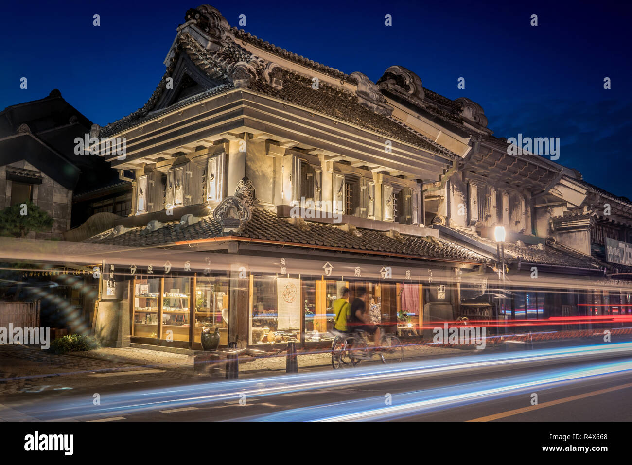 Notte in città vecchia Kawagoe. Conosciuto come piccolo Edo ha conservato il warehouse district. Foto Stock