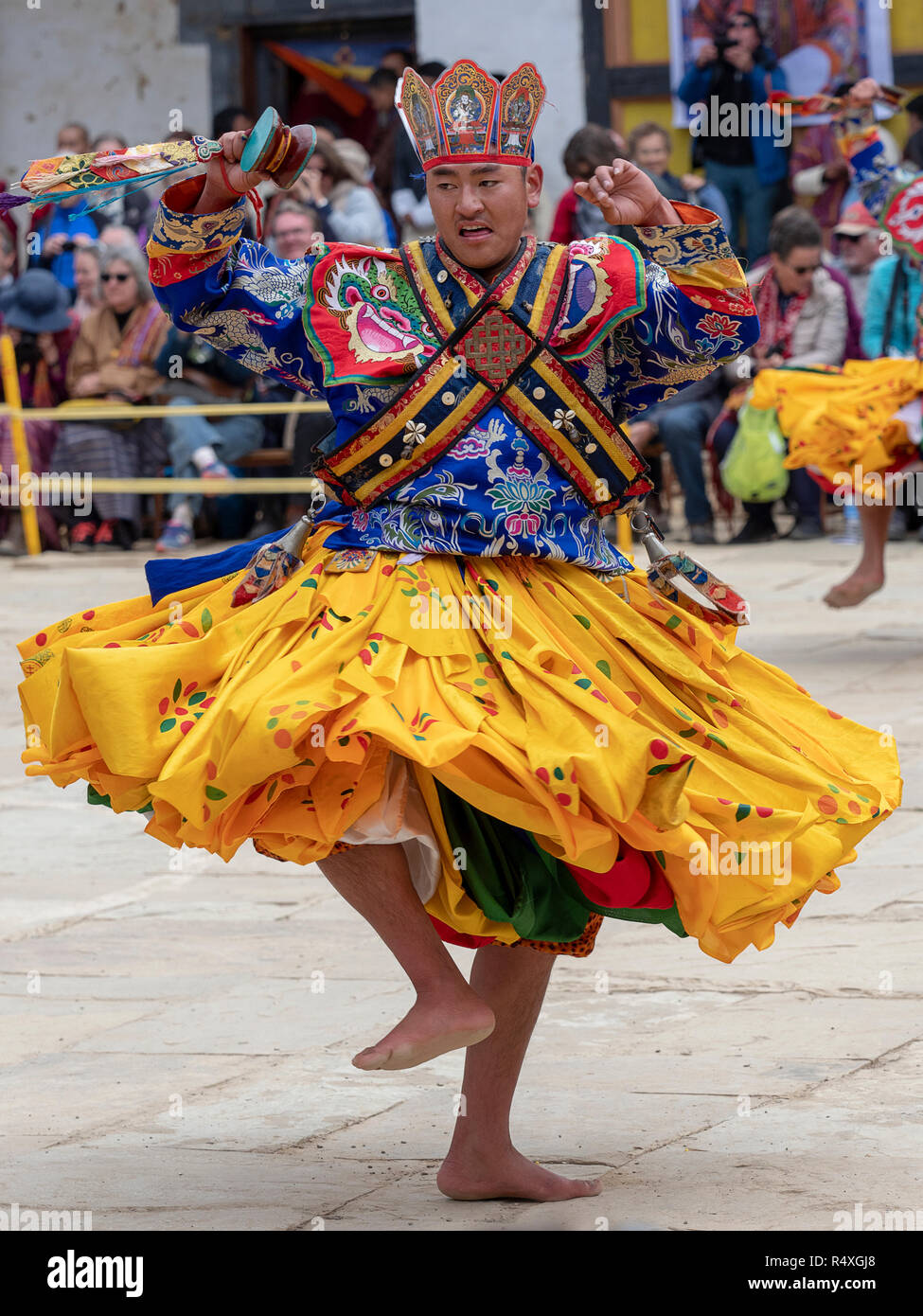 Ballerine alla gru Black-Necked Festival in Gangtey, Bhutan Foto Stock