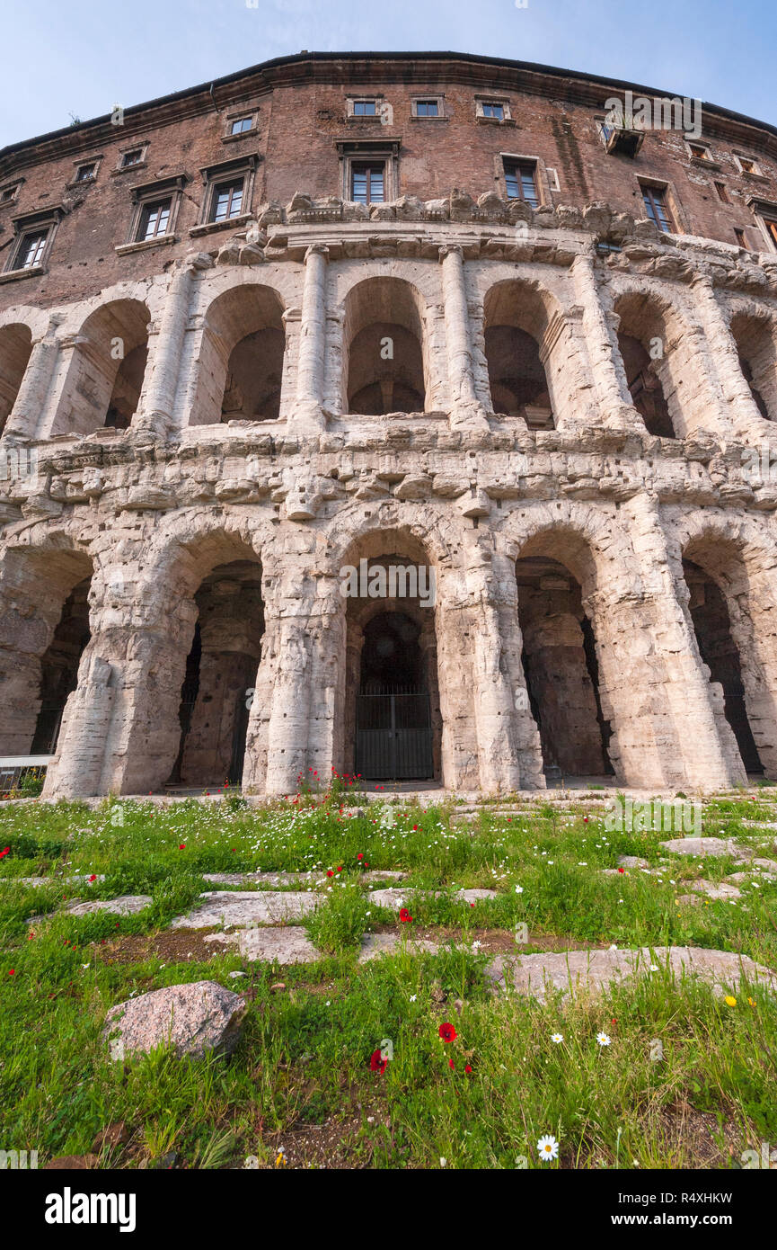Architettura romana dettagli architettonici del Teatro di Marcello nel Campo Marzio a Roma Foto Stock