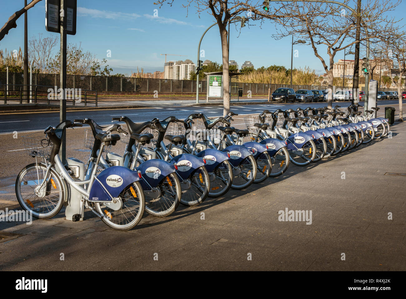 Valenbisi city bike a disposizione servizio di noleggio biciclette disponibile per un ciclo di sistema di noleggio a Valencia Spagna Foto Stock
