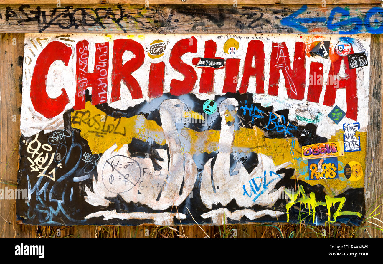 Firmare all'entrata di Freetown Christiania, un comune nella Christianshavn, Copenhagen, Danimarca Foto Stock