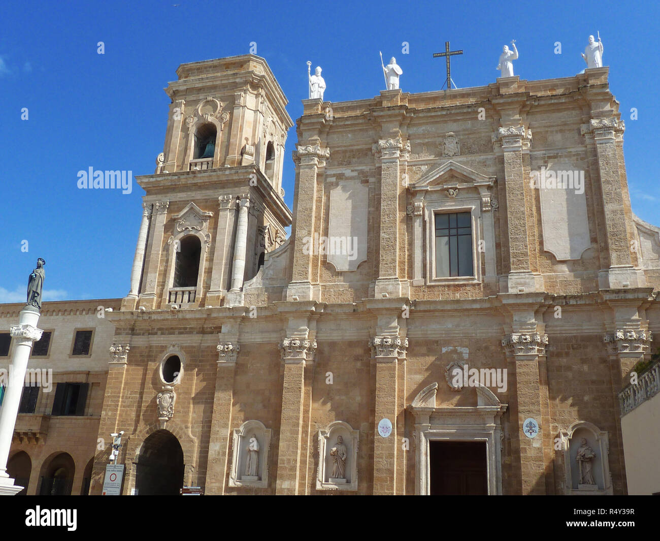 La facciata del Duomo (Cattedrale), Brindisi, Puglia, Italia Foto Stock