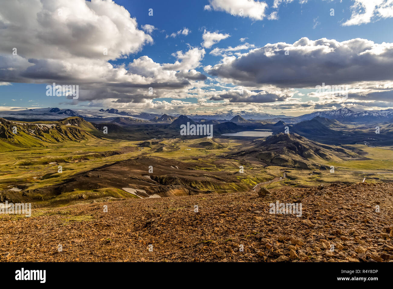 Vista lungo il sentiero Laugavegur in Islanda, che mostra il tipico geologia vulcanica e del paesaggio. Foto Stock