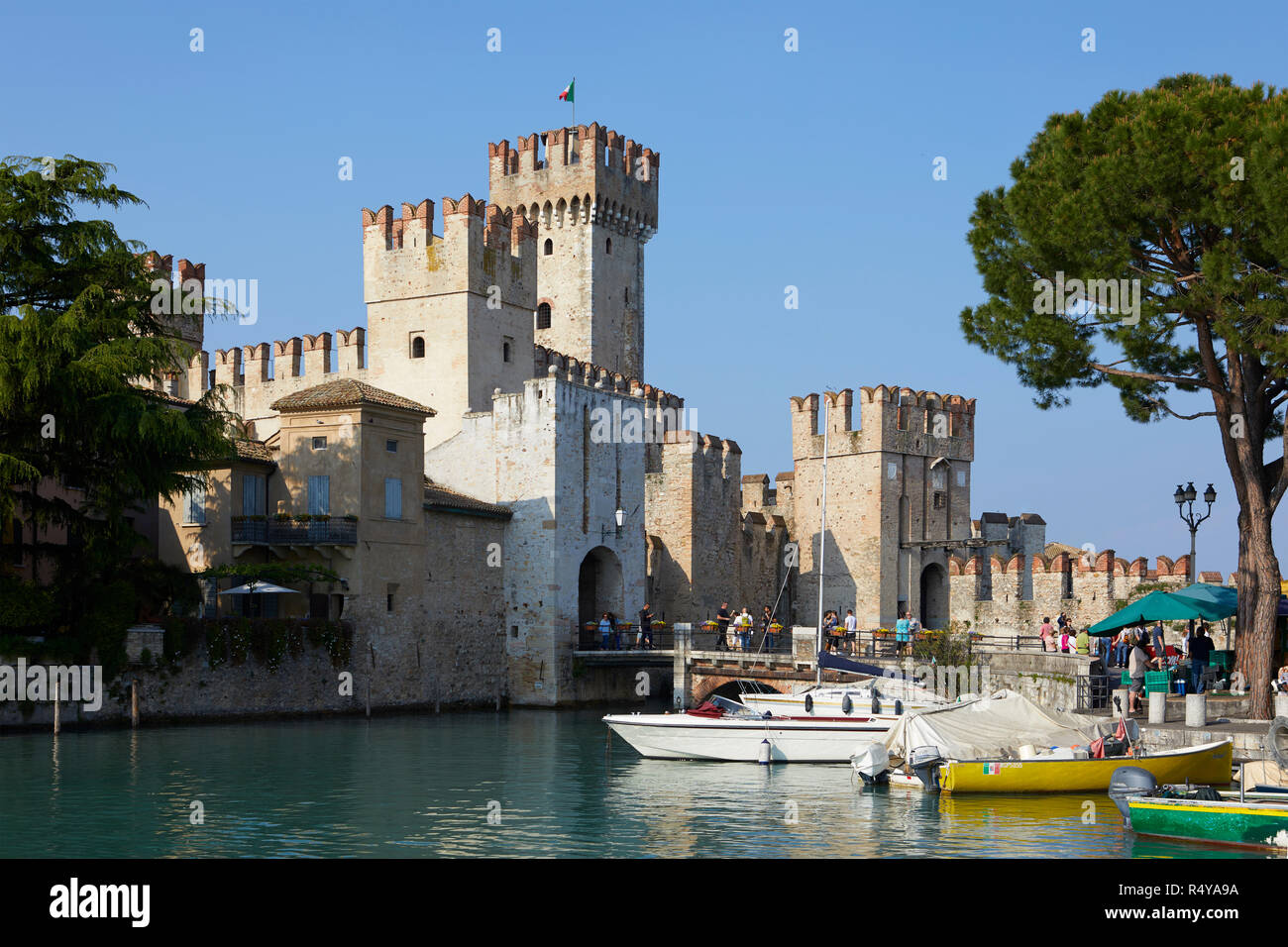 Il castello scaligero di Sirmione, provincia di Brescia, Italia Foto Stock