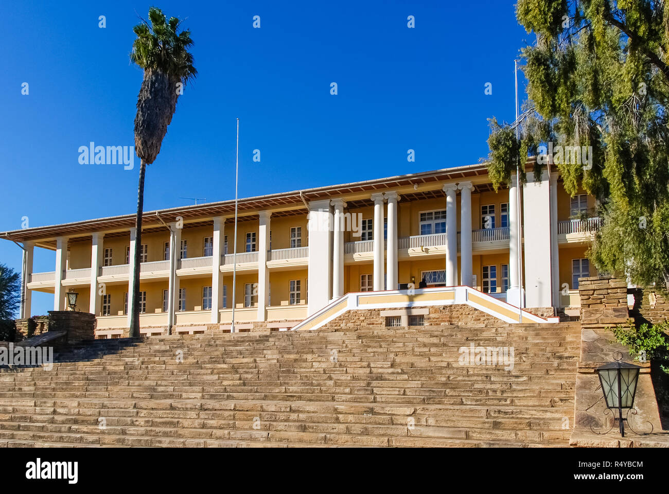 Il Tintenpalast (tedesco per "Palazzo di inchiostro') è la sede di entrambe le camere del parlamento della Namibia, il Consiglio nazionale e l' Assemblea nazionale ho Foto Stock