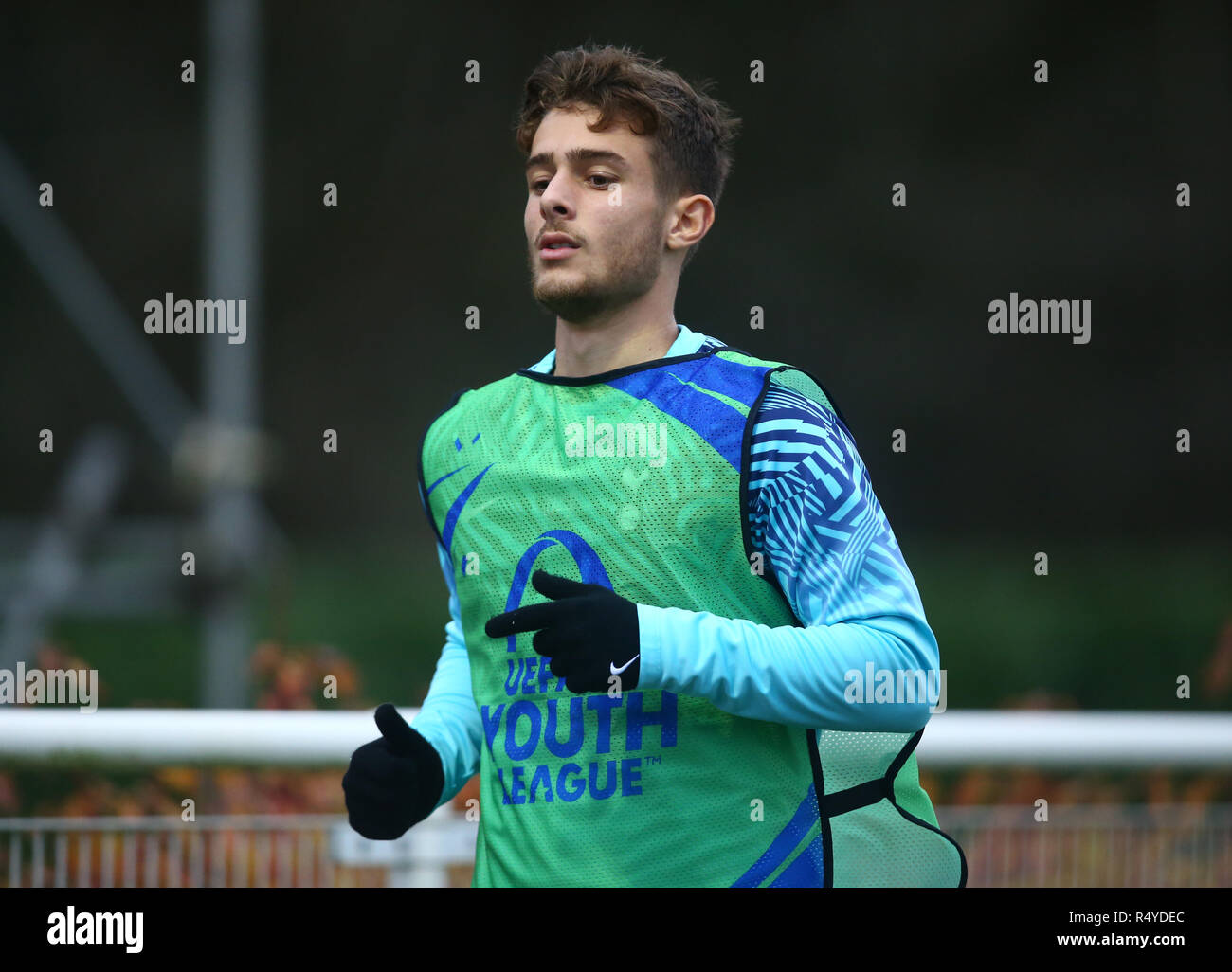 Enfield, Regno Unito. 28 Nov, 2018. Mauricio Pochettino durante UEFA Youth League match tra Tottenham Hotspur e Inter Milan a Hotspur modo, Enfield. La FA Premier League e Football League immagini sono soggette a licenza DataCo solo uso editoriale nessun uso non autorizzato di audio, video, dati, calendari (al di fuori dell'UE), club/campionato loghi o 'live' servizi. Online in corrispondenza uso limitato a 45 immagini (+15 in tempo extra). Non utilizzare per emulare le immagini in movimento. Nessun uso in scommesse, giochi o un singolo giocatore/club/league pubblicazioni Credit: Azione Foto Sport/Alamy Live News Foto Stock