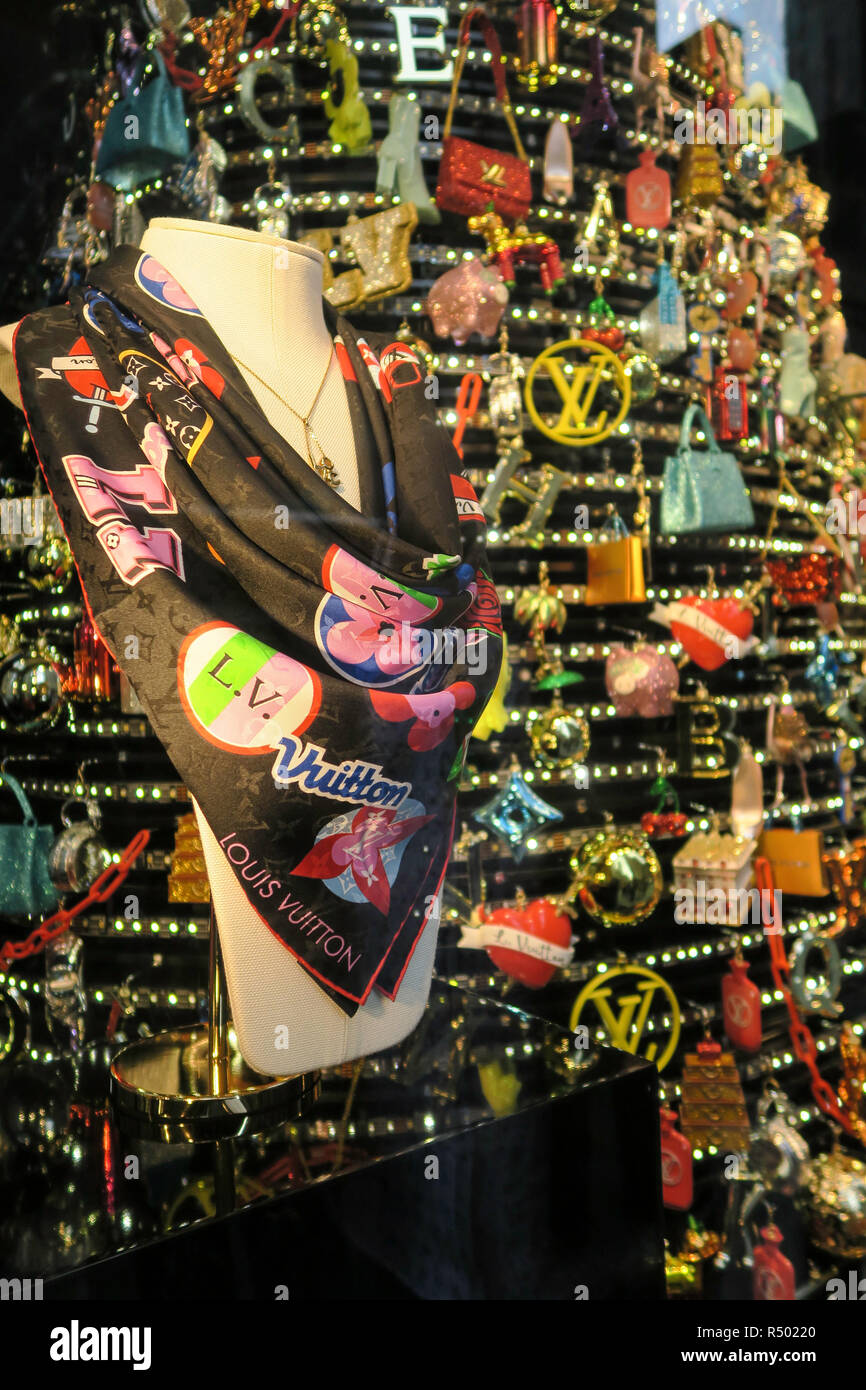 Louis Vuitton finestra vacanze di Fifth Avenue e la 57th Street, New York, Stati Uniti d'America Foto Stock