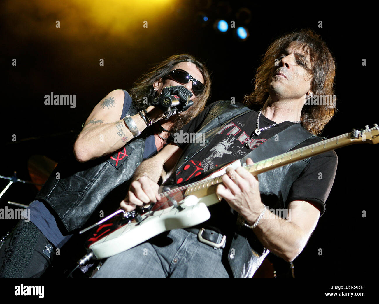 Stephen Pearcy (L) e Warren DeMartini con Ratt esibirsi in concerto al Sound Advice Amphitheater di West Palm Beach, Florida il 1 settembre 2007. Foto Stock