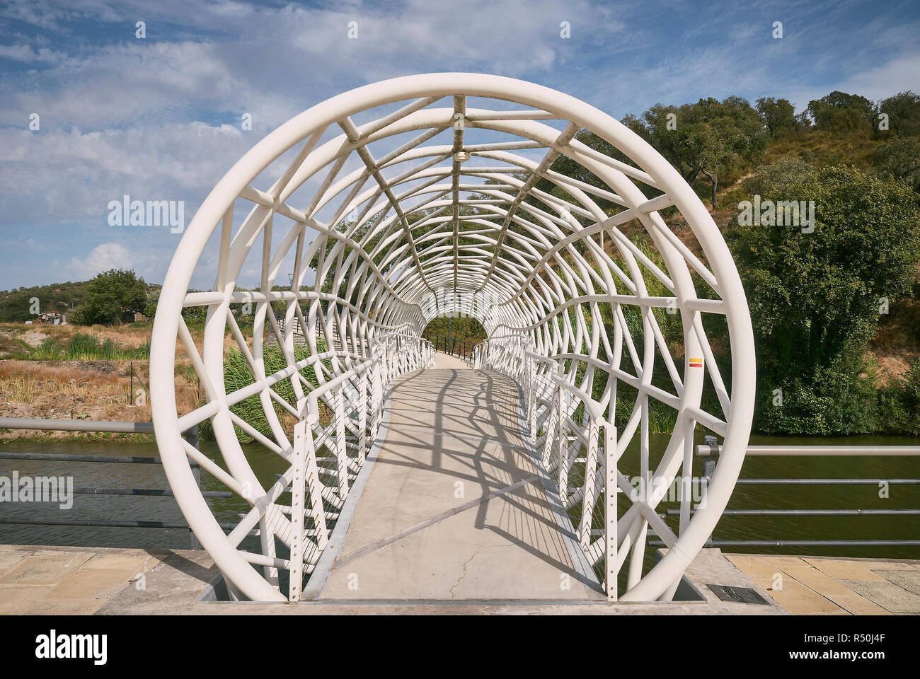Ponte pedonale a Ponte de Sor Foto Stock
