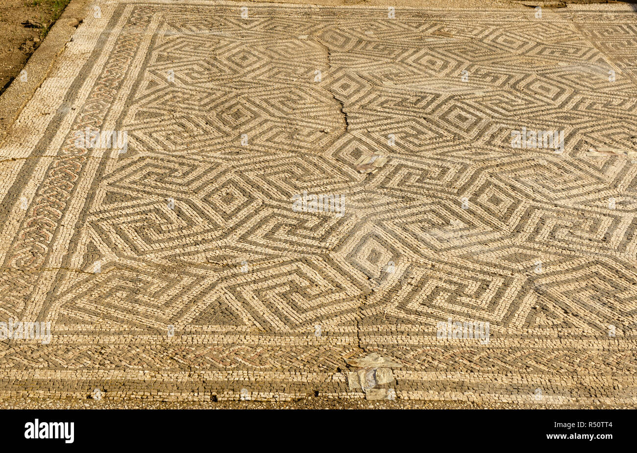 Ostia antica di Roma, Italia. Geometrica impero romano pavimento a mosaico  Foto stock - Alamy