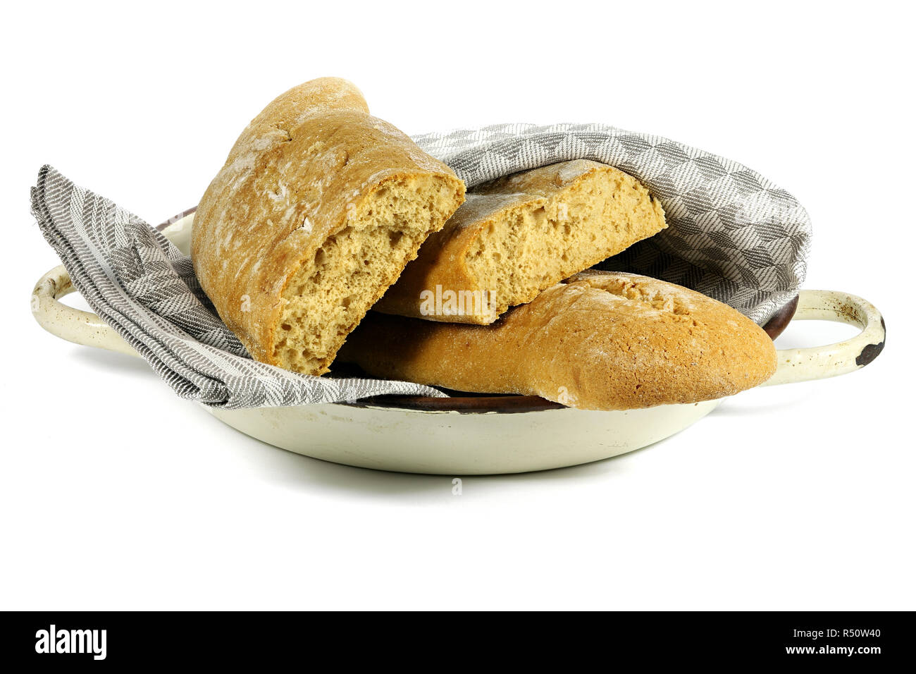Frisone Keallepoat (vitello paw), uno sciroppo dolce che usate soltanto per essere cotto al forno in inverno, in un tegame di smalto isolati su sfondo bianco Foto Stock Frisone Keallepoat (vitello paw), uno sciroppo dolce che usate soltanto per essere cotto al forno in inverno, in un tegame di smalto isolati su sfondo bianco Foto Stock