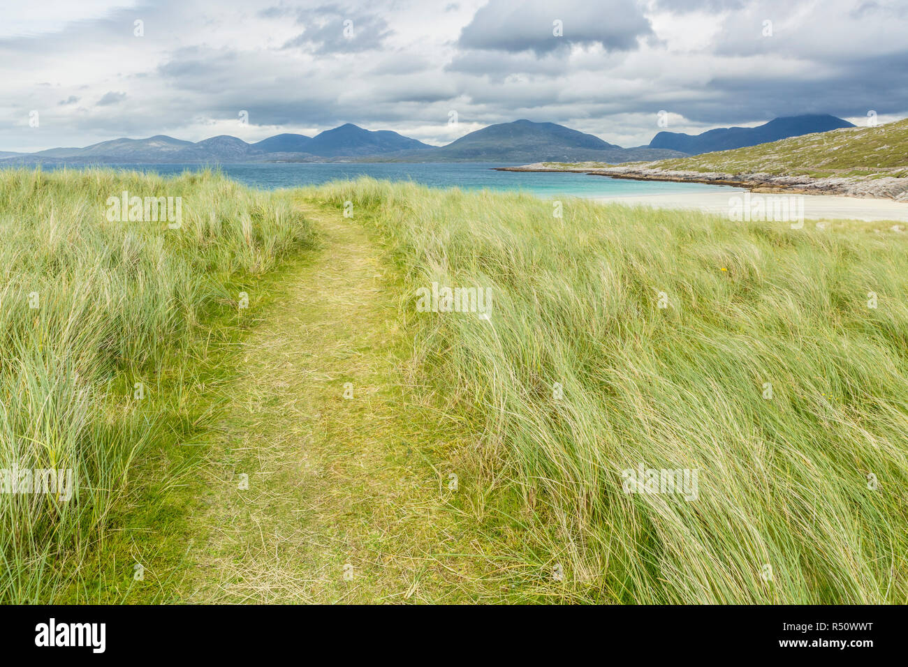 Il percorso che conduce alla spiaggia di Luskentire, Isle of Harris, Ebridi Esterne, Scotland, Regno Unito Foto Stock