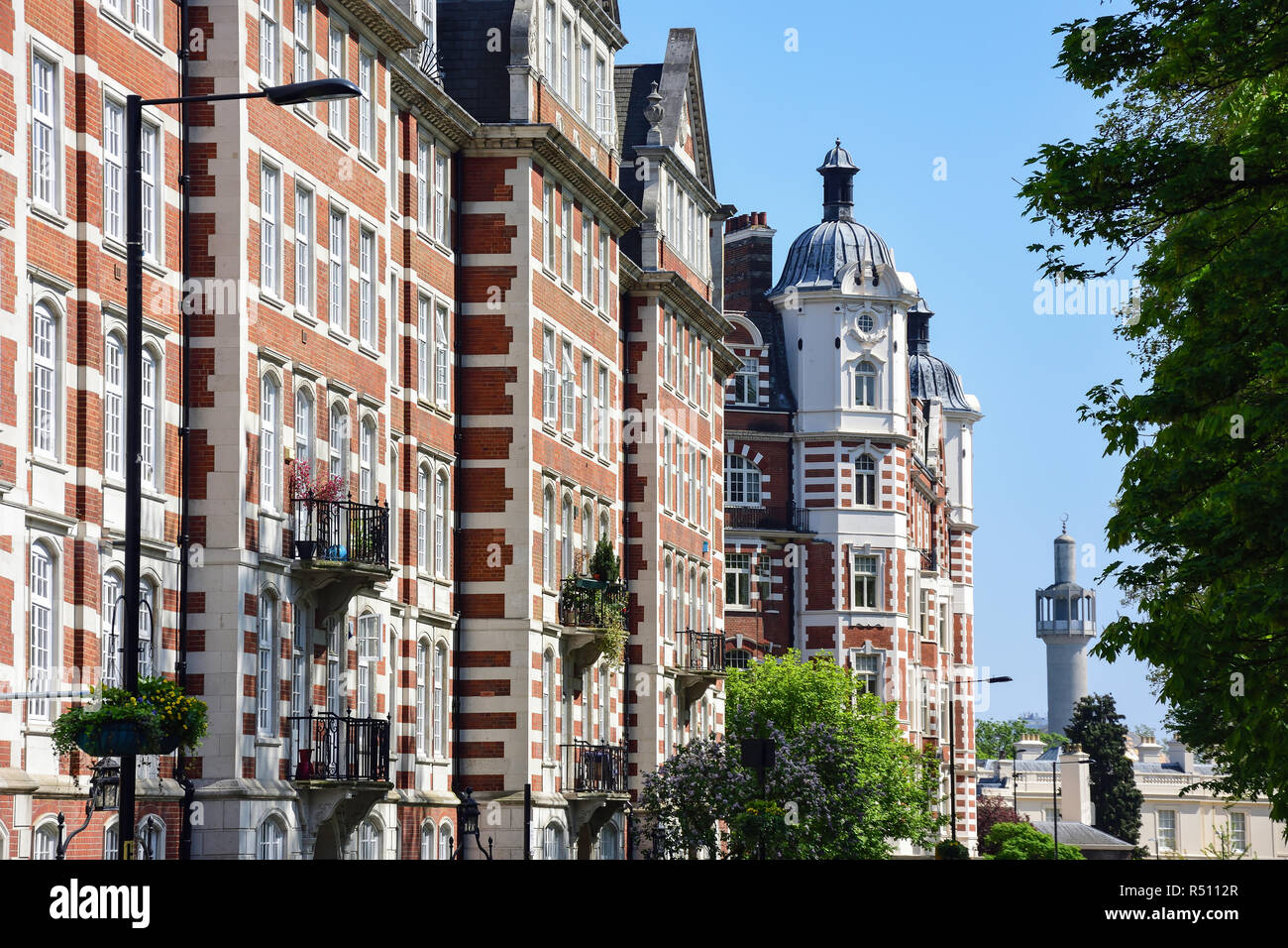 Edifici di appartamenti, St John's Wood High Street, St John's Wood, City of Westminster, Greater London, England, Regno Unito Foto Stock