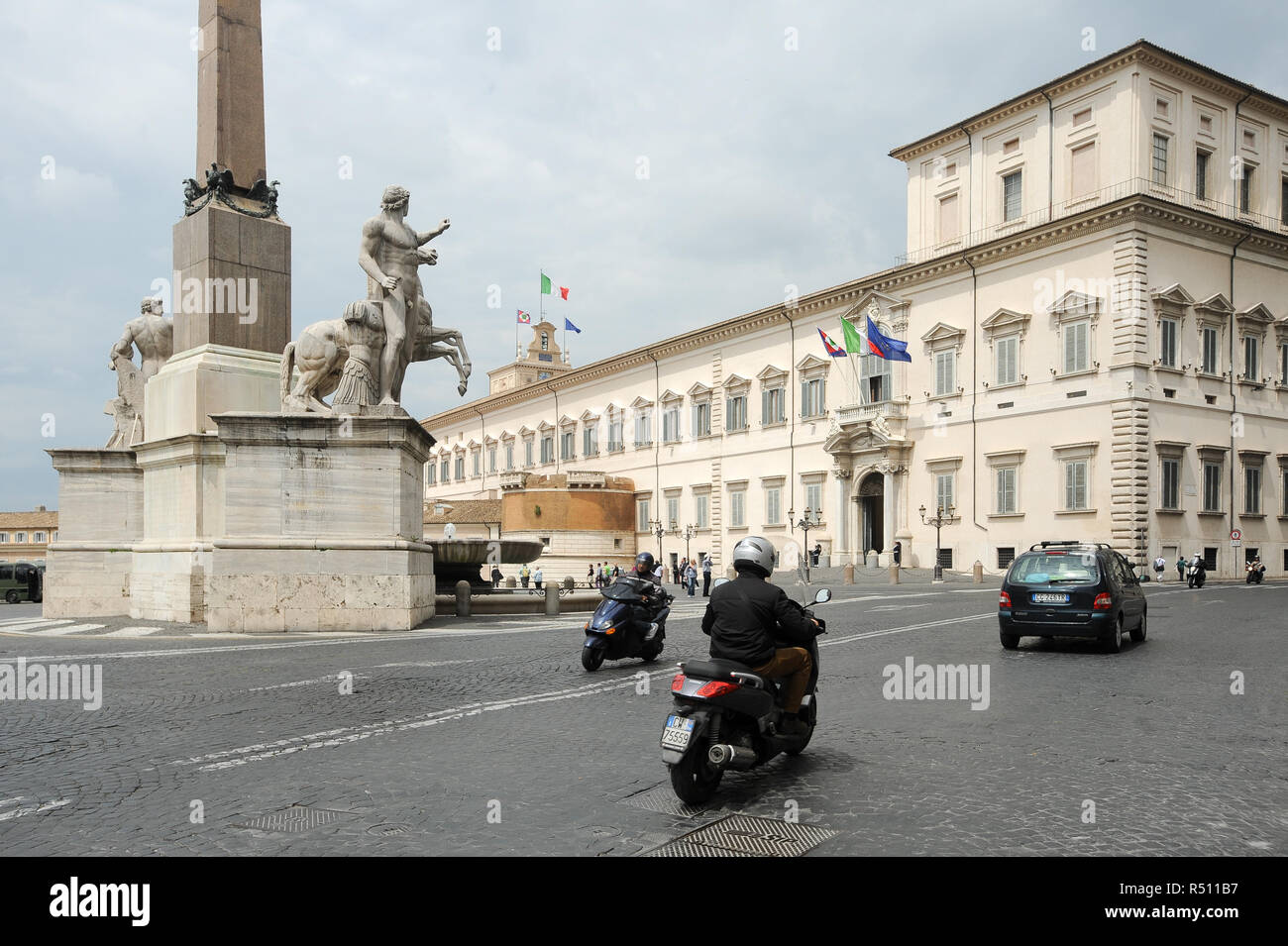 Fontana dei Dioscuri (domatore dei cavalli di Castore e Polluce Fontana con Obelisco Quirinale e il barocco Palazzo del Quirinale (Palazzo del Quirinale) costruito nel XVI Foto Stock