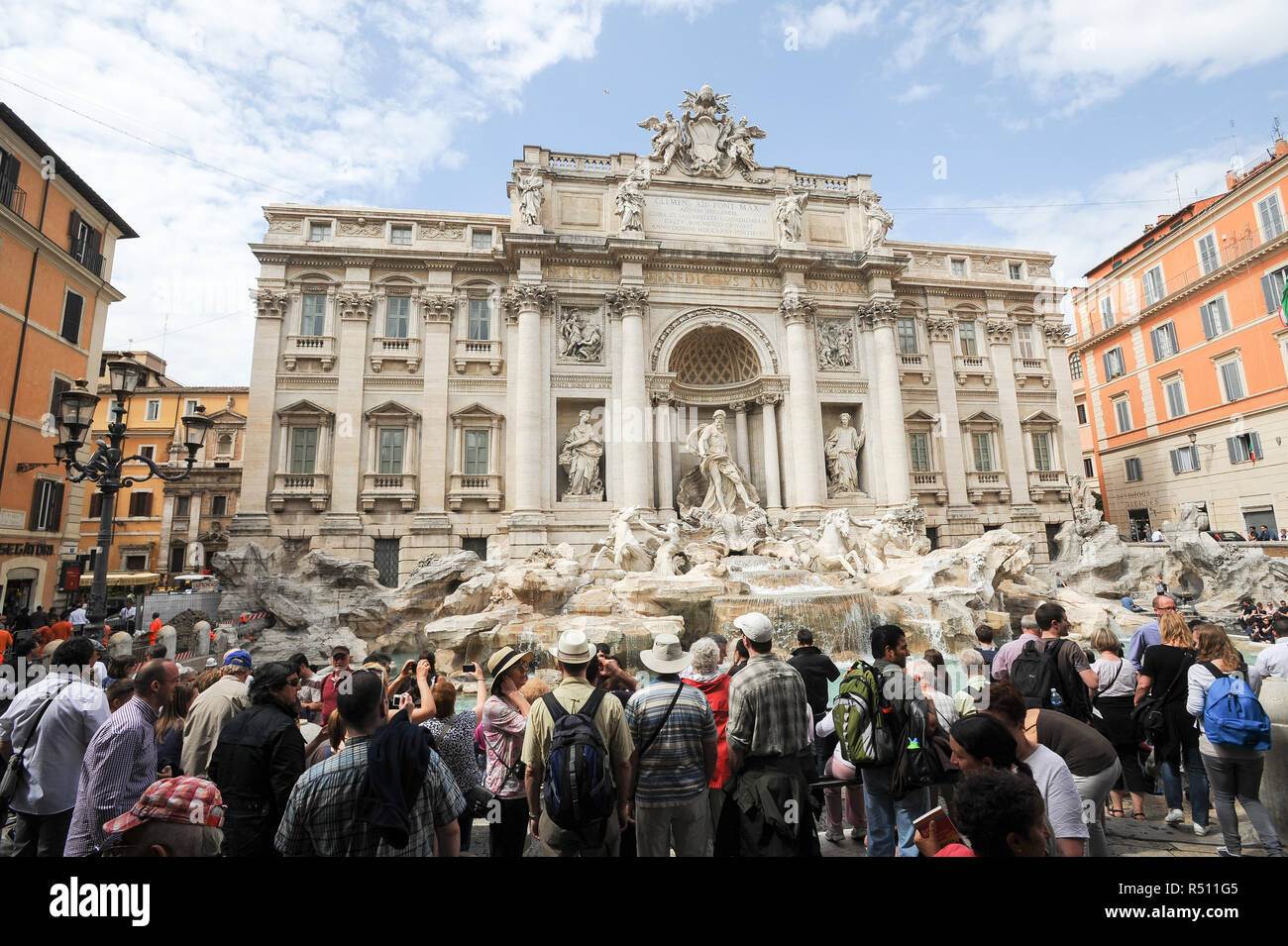 Barocco monumentale Fontana di Trevi dal XVIII secolo progettato da Niccolo Salvi per Papa Clemente XII è uno dei più famosi fonte Foto Stock