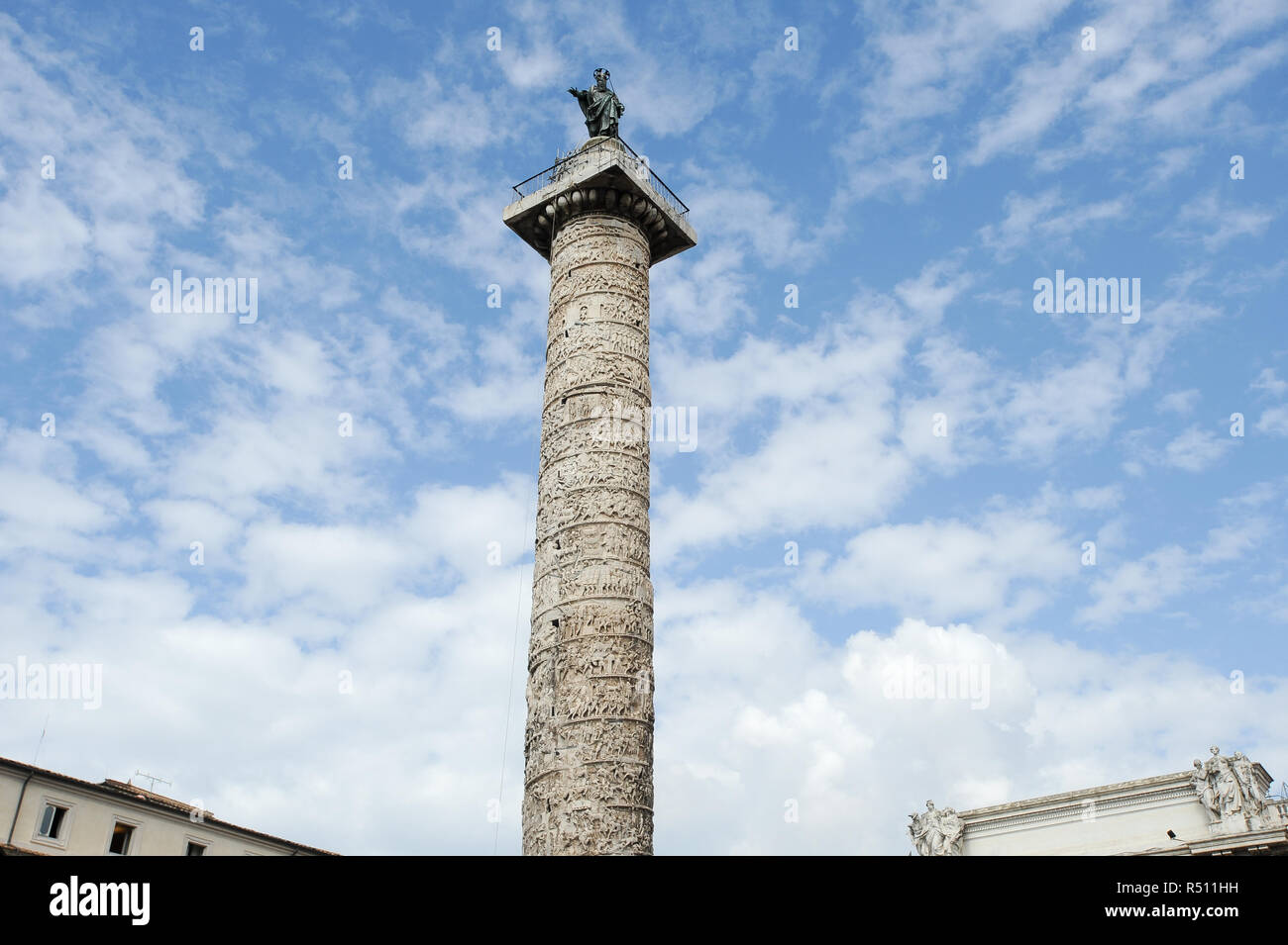 Colonna di Marco Aurelio (Colonna di Marco Aurelio) 176-192 sulla Piazza Colonna modellato sulla Colonna di Traiano, restaurata da Domenico Fontana nel 1588 con p Foto Stock