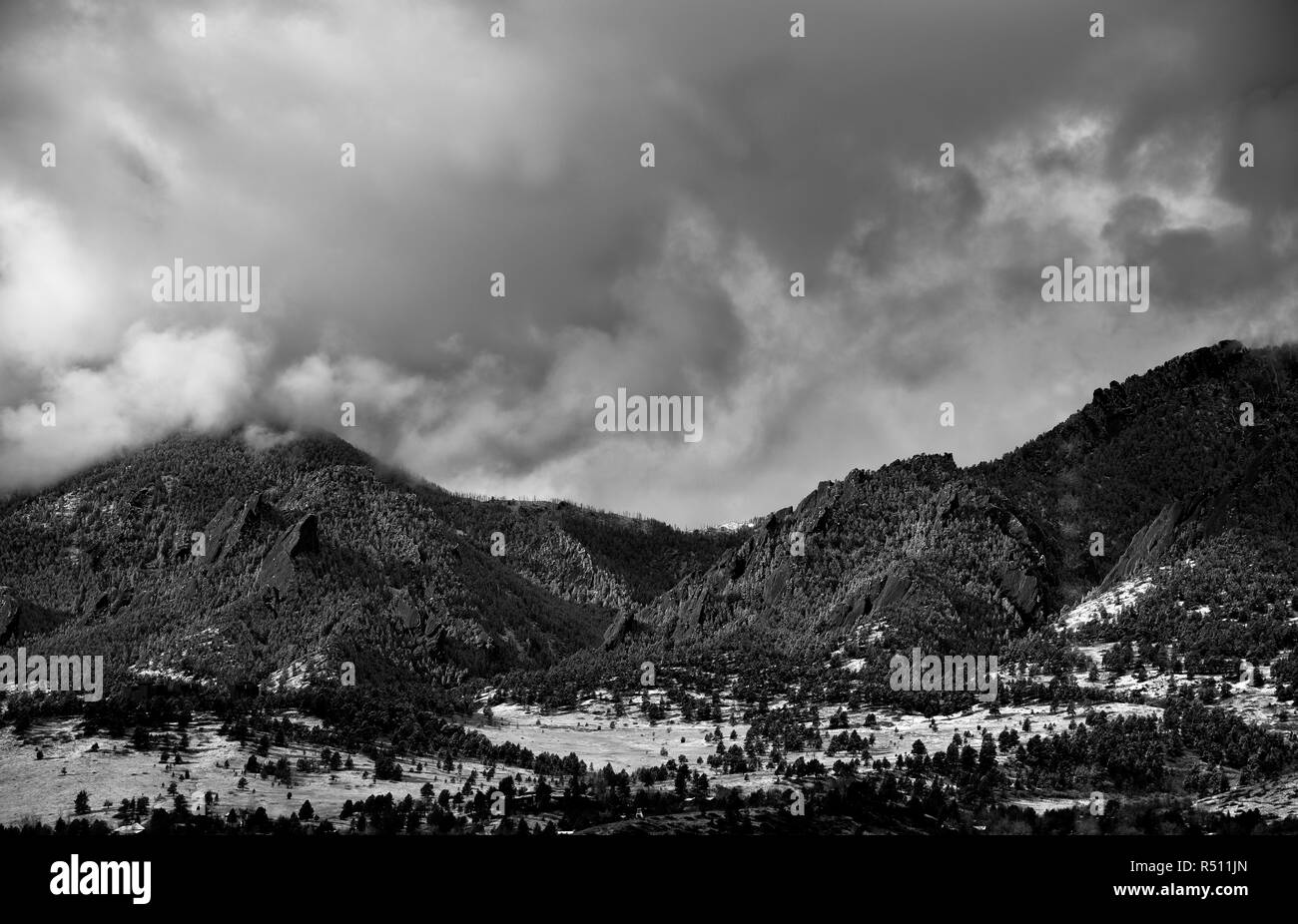 Neve spolverata flatirons in Boulder Colorado Foto Stock