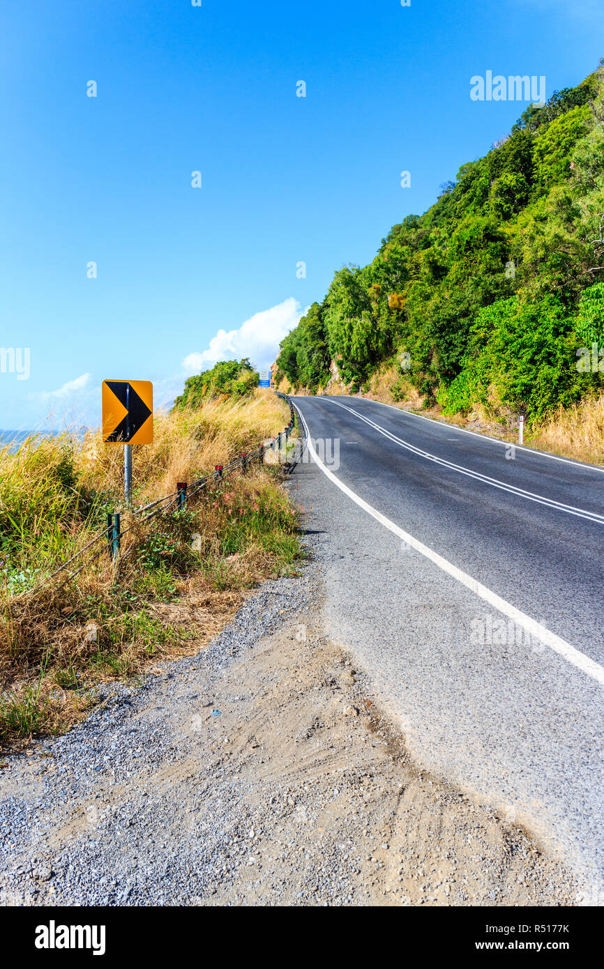 Vista lungo la strada costiera, a Port Douglas, Queensland, Australia Foto Stock