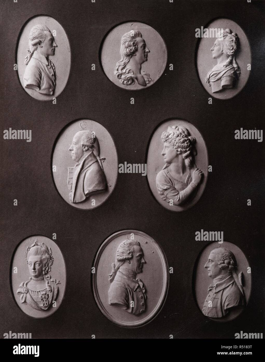 Vari ritratti cameo. Scelta esempi di Wedgwood Art. Una selezione di placche, cammei, medaglioni, vasi, ecc. dai disegni del Flaxman e altri. Riprodotto nella fotografia permanente ... Con descrizioni da E. M. Londra. Fonte: 1763.d.3 piastra XVII. Lingua: Inglese. Autore: Meteyard, Eliza. Foto Stock