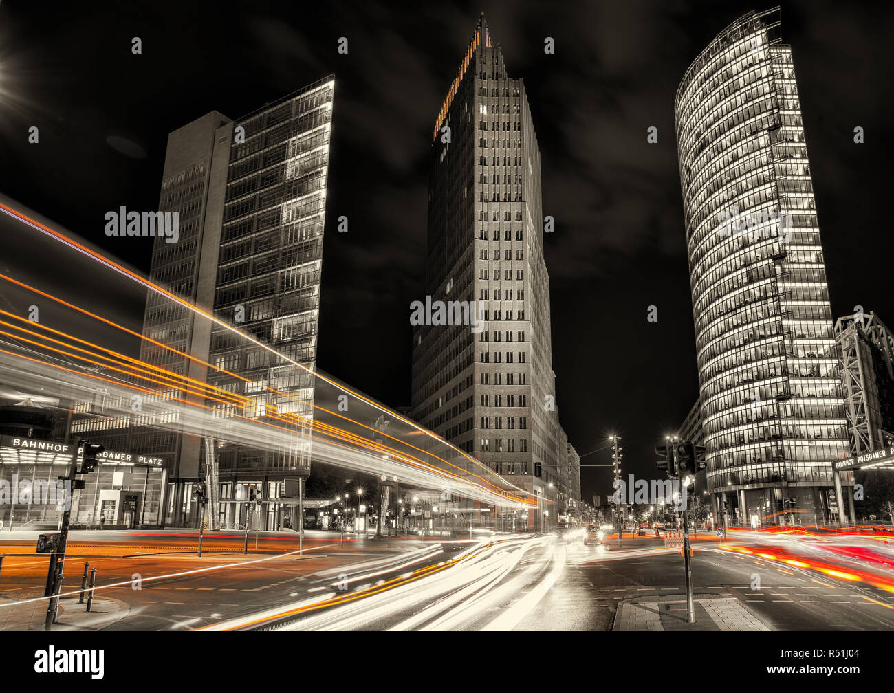 Berlino potsdamer platz di notte Foto Stock