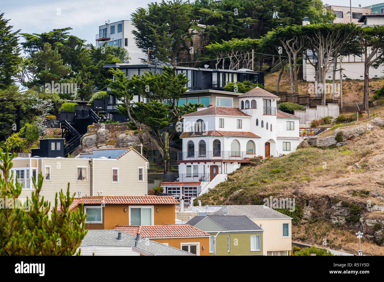 Case costruite su una delle ripide colline di San Francisco, Golden Gate Heights neighborhood, California Foto Stock