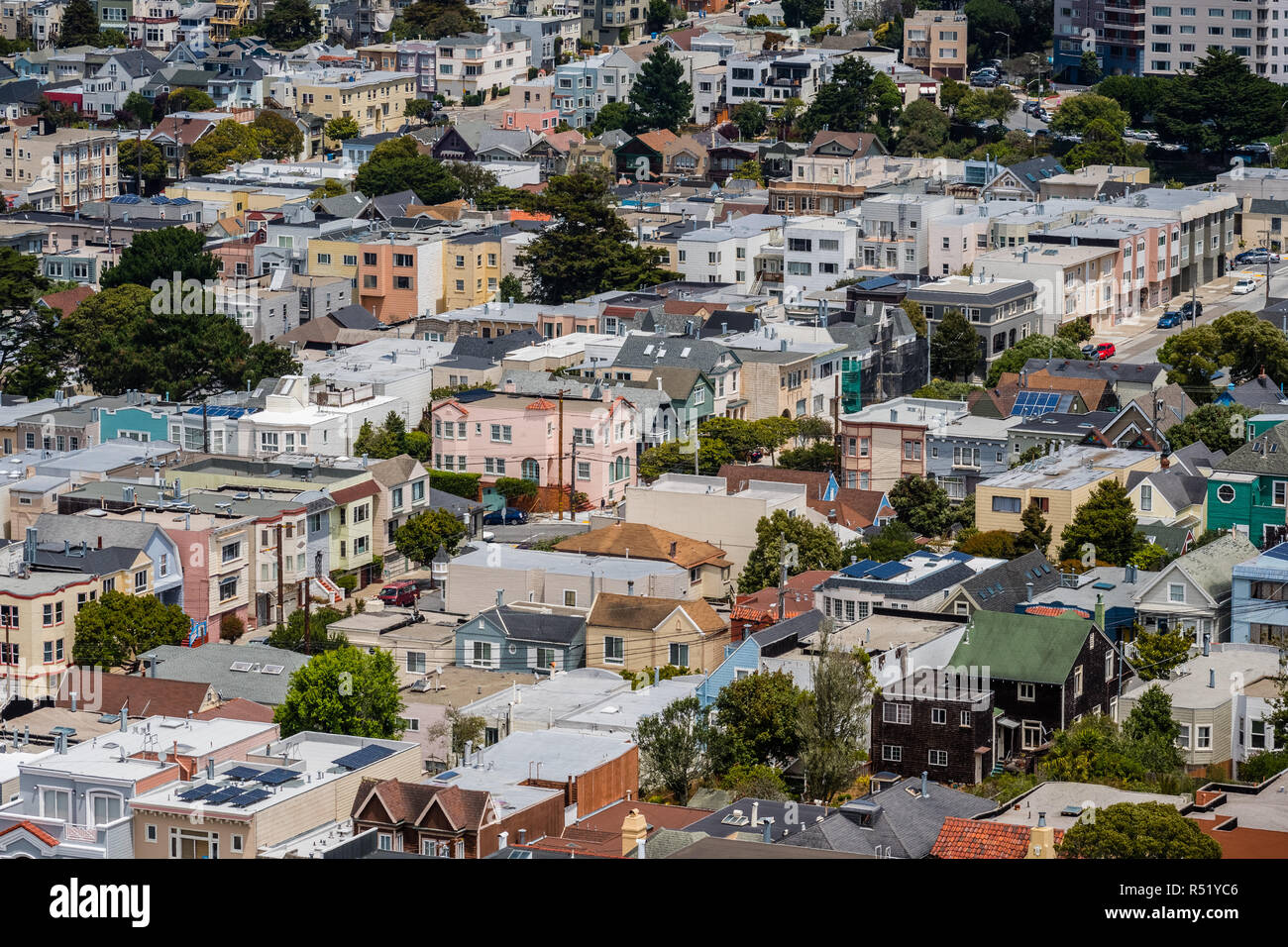 Vista aerea di case nel quartiere al tramonto, San Francisco, California Foto Stock