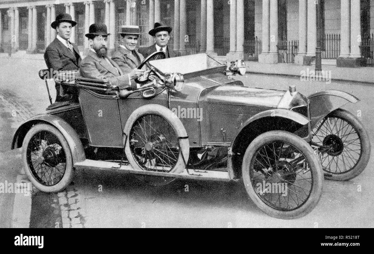 1914 - Una privata a tre posti auto a motore del tempo con un ulteriore "Rumble" sella aggiuntiva Foto Stock