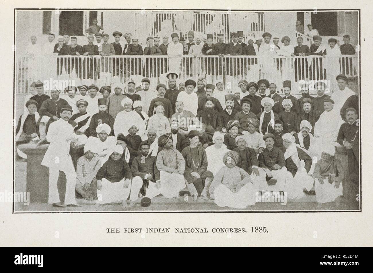 Foto di gruppo dei delegati del 1885 prima del Congresso nazionale indiano. Sir Pherozeshah Mehta. Una biografia politica. [Con un ritratto.]. Bombay : volte Press, 1921. Fonte: 10951 t, la pagina di fronte 178. Autore: Mody, H. P. Foto Stock