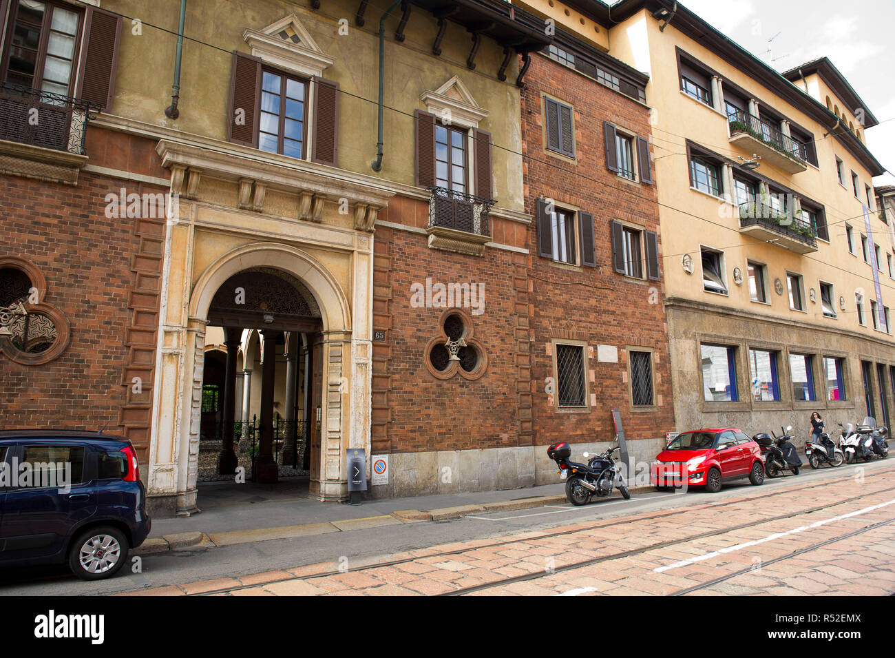 L'Italia, Lombardia, Milano, Corso Magenta e l'ingresso della casa Atellani. Portal Foto Stock