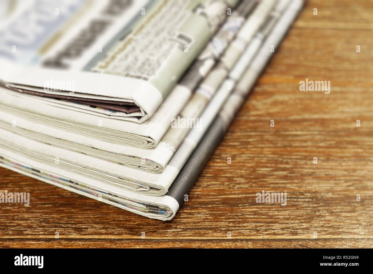 Quotidiani e riviste e con le ultime News (Notizie, articoli e foto), Concept per il business e lo sfondo dei supporti Foto Stock