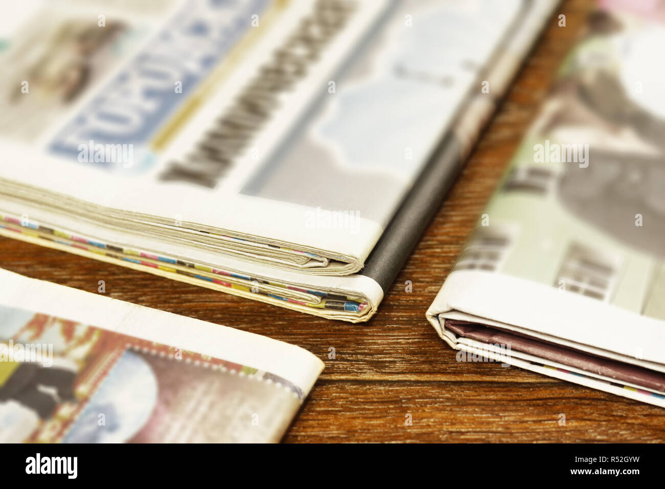 Quotidiani e riviste e con le ultime News (Notizie, articoli e foto), Concept per il business e lo sfondo dei supporti Foto Stock