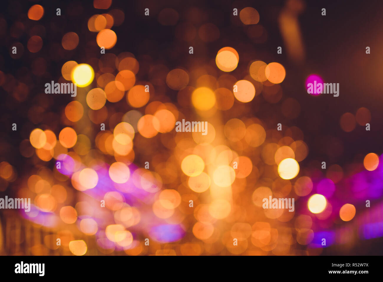 Golden Lights Bokeh Sfondo Luci Di Natale Bokeh Di Fondo Foto Stock Alamy