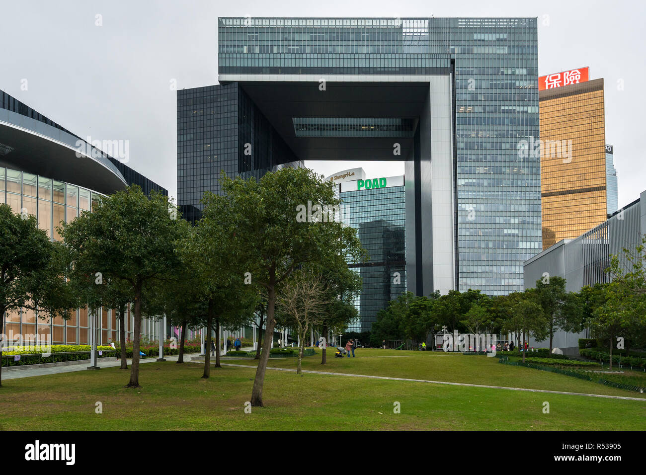 Tamar Park e del governo centrale complessa costruzione che ospita la sede gli uffici del governo e del Consiglio legislativo di Hong Kong Foto Stock