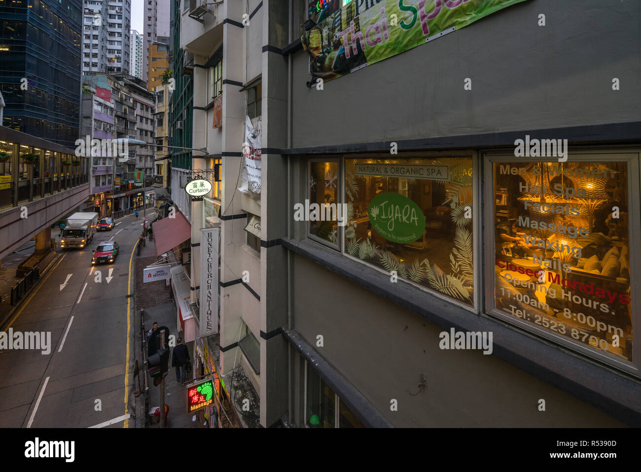 Un salone di bellezza in Soho vicino a Central-Mid-Levels escalator. Hong Kong, Gennaio 2018 Foto Stock