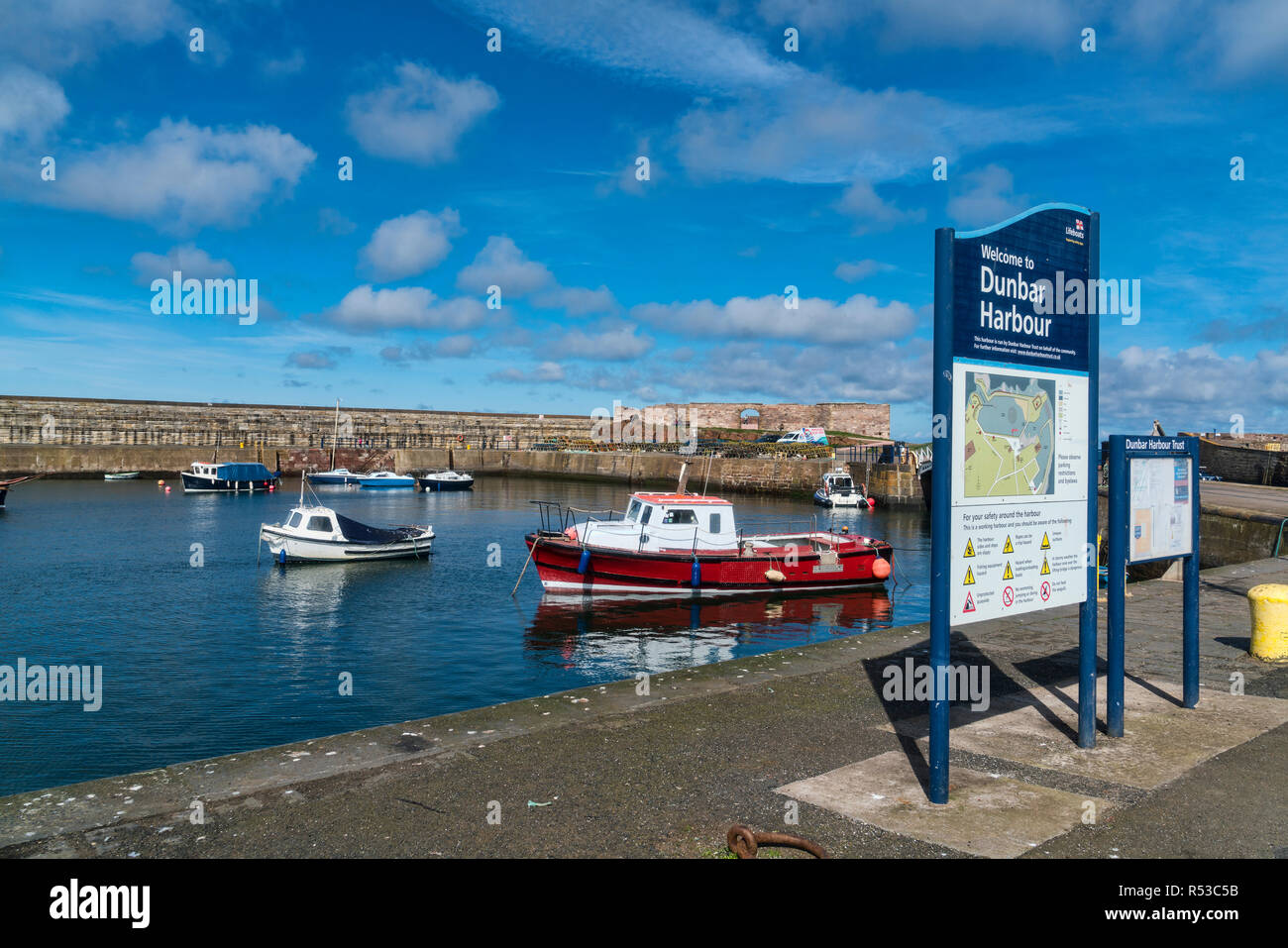 Dunbar harbor, barche, East Lothian, Scozia, Regno Unito. Foto Stock