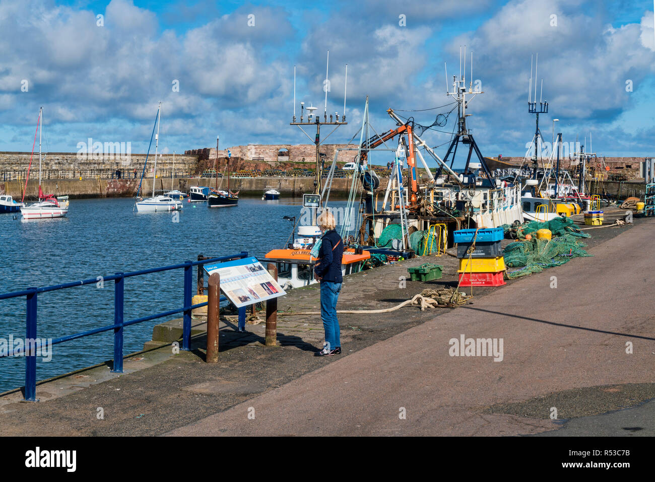 Dunbar harbor, barche, East Lothian, Scozia, Regno Unito. Foto Stock