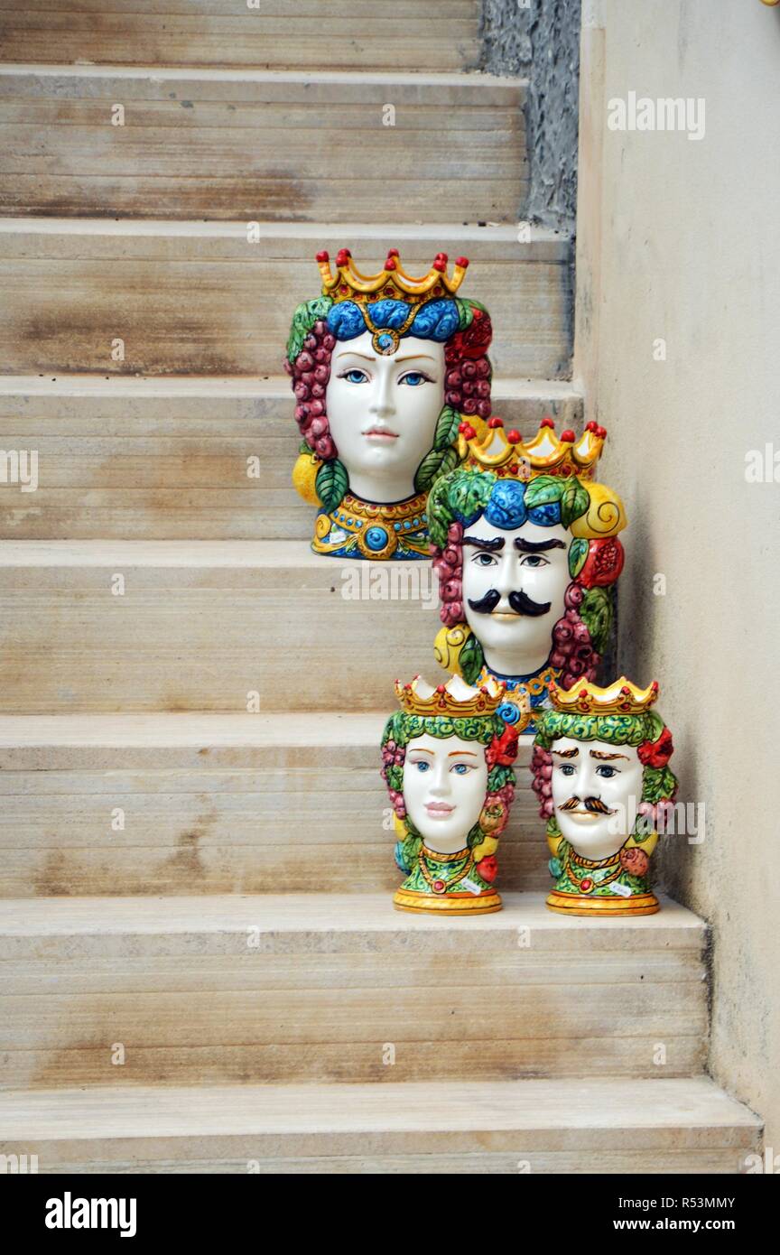 Teste di Moresco, tipico siciliano teste di ceramica, maiolica in ceramica Foto Stock