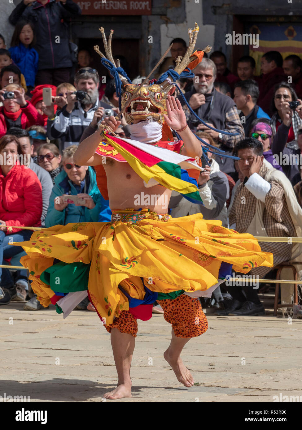 Ballerine alla gru Black-Necked Festival in Gangtey, Bhutan Foto Stock